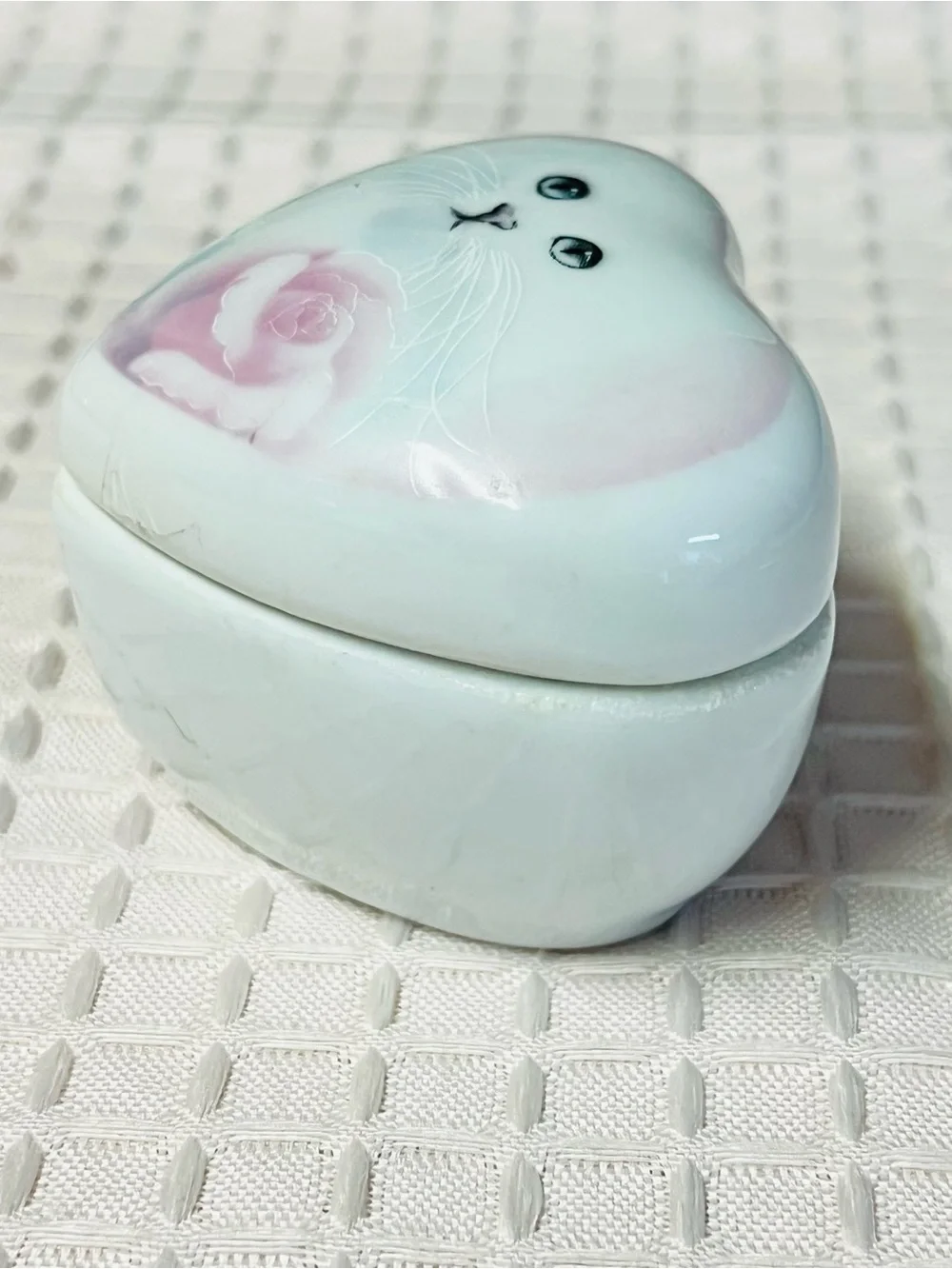 Vintage Otagiri White Cat & Rose Heart Porcelain Trinket Box
